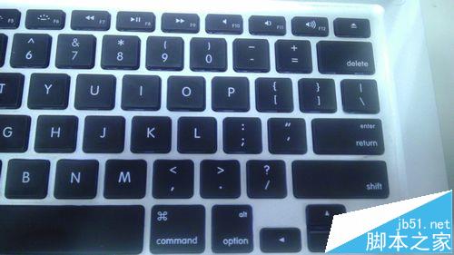苹果Mac Pro吸入式光驱怎么取出小光盘?(图4)