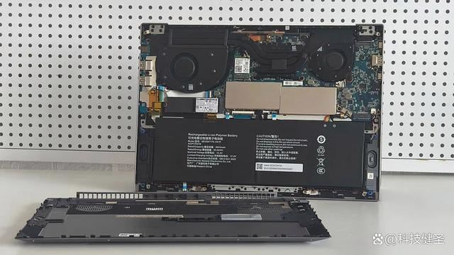 新锐龙R7+1TB+2.5K 售价仅4299元! 机械革命无界15 Pro笔记本测评(图3) 新锐龙R7+1TB+2.5K 售价仅4299元! 机械革命无界15 Pro笔记本测评(图3)