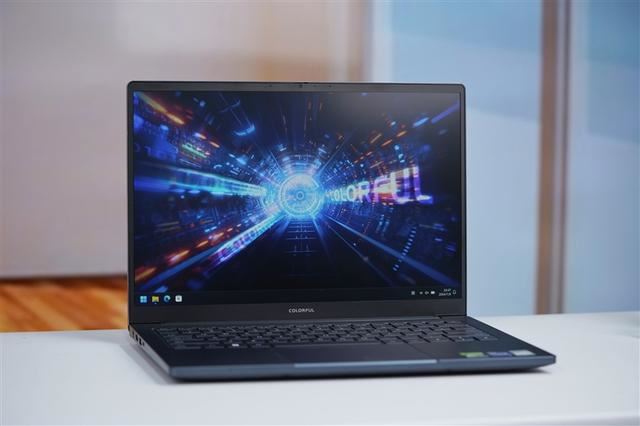 酷睿i9+RTX 4070仅有1.53kg! 七彩虹源N14全能本AI PC评测(图1) 酷睿i9+RTX 4070仅有1.53kg! 七彩虹源N14全能本AI PC评测(图1)