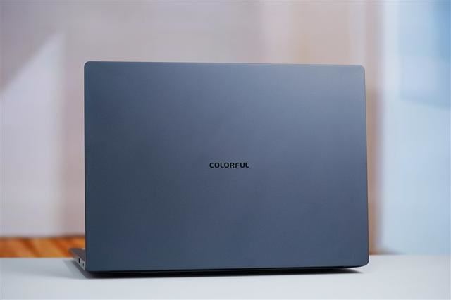 酷睿i9+RTX 4070仅有1.53kg! 七彩虹源N14全能本AI PC评测(图3) 酷睿i9+RTX 4070仅有1.53kg! 七彩虹源N14全能本AI PC评测(图3)