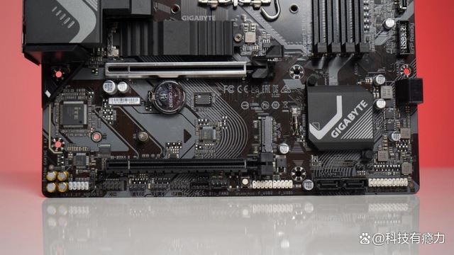 华硕技嘉微星主板怎么选? 御三家主流B760M主板对比评测(图8) 华硕技嘉微星主板怎么选? 御三家主流B760M主板对比评测(图8)