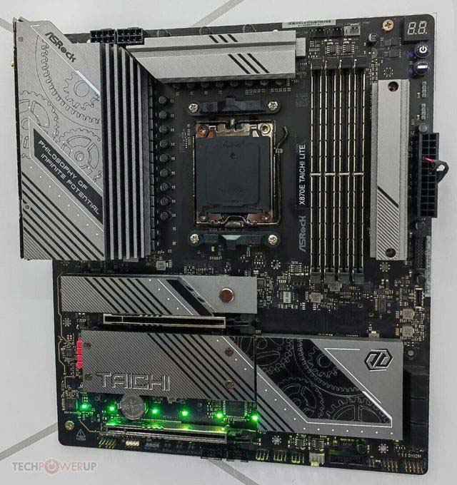 华擎X870/X870E系列主板全阵容亮相:AM5接口坚持到2027年(图4) 华擎X870/X870E系列主板全阵容亮相:AM5接口坚持到2027年(图4)