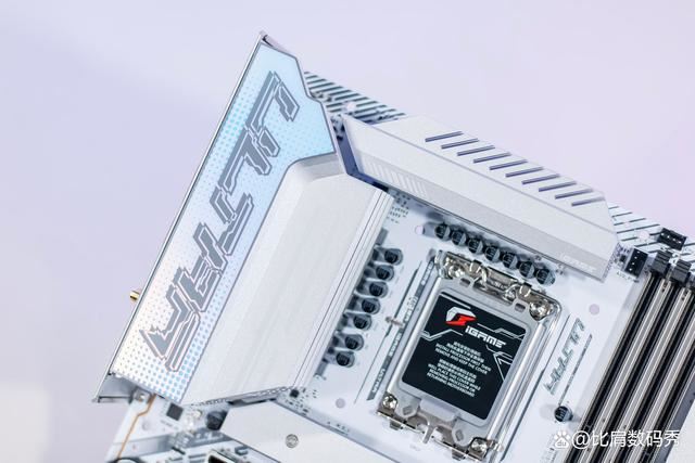 超简洁海景房主机必备! 七彩虹iGame B760M ULTRA Z主板评测(图4) 超简洁海景房主机必备! 七彩虹iGame B760M ULTRA Z主板评测(图4)