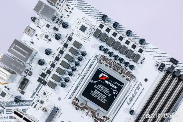 超简洁海景房主机必备! 七彩虹iGame B760M ULTRA Z主板评测(图5) 超简洁海景房主机必备! 七彩虹iGame B760M ULTRA Z主板评测(图5)