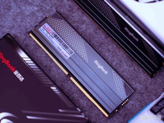 单条16GB和24GB谁的性能更好? Z790+金百达星刃D5内存超频实战(图2) 单条16GB和24GB谁的性能更好? Z790+金百达星刃D5内存超频实战(图2)
