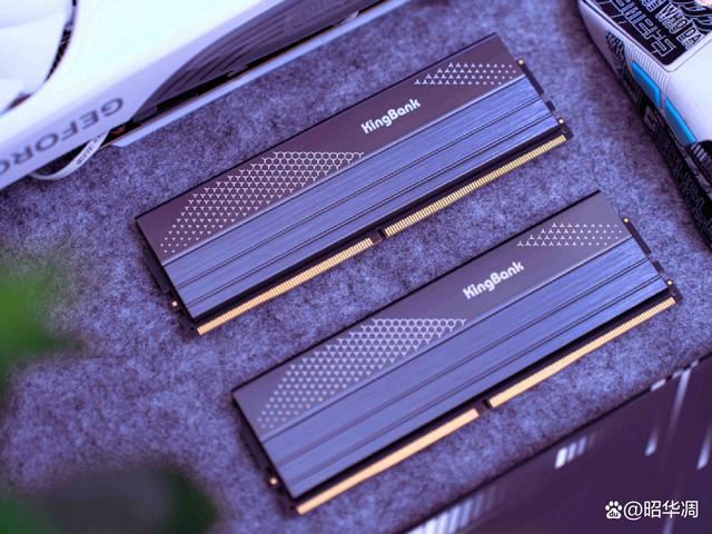 单条16GB和24GB谁的性能更好? Z790+金百达星刃D5内存超频实战(图1) 单条16GB和24GB谁的性能更好? Z790+金百达星刃D5内存超频实战(图1)