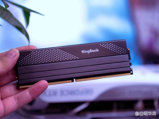 单条16GB和24GB谁的性能更好? Z790+金百达星刃D5内存超频实战(图3) 单条16GB和24GB谁的性能更好? Z790+金百达星刃D5内存超频实战(图3)