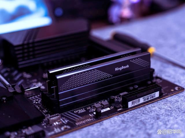 单条16GB和24GB谁的性能更好? Z790+金百达星刃D5内存超频实战(图6) 单条16GB和24GB谁的性能更好? Z790+金百达星刃D5内存超频实战(图6)