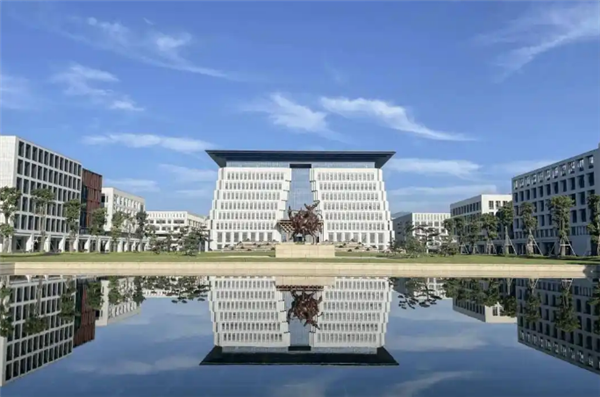 福耀科大首届招生100人 王树国:拒绝“批量生产”(图1) 福耀科大首届招生100人 王树国:拒绝“批量生产”