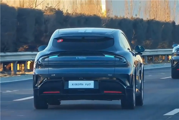 寓意“陆地战车、御风而行” 雷军:小米YU7读作“小米御7”(图5) 寓意“陆地战车、御风而行” 雷军:小米YU7读作“小米御7”